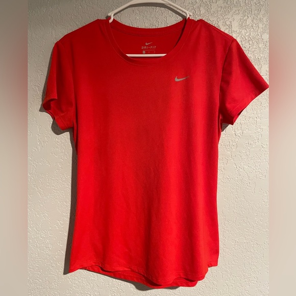 Nike Tops - Nike Women’s Dri-Fit Tee Size M